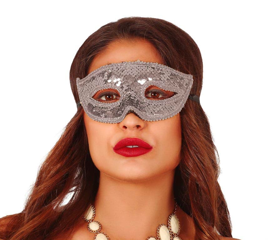 Maske med sølvpailletter