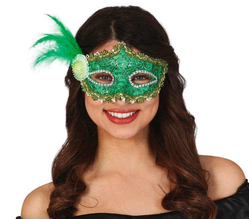 Grøn maske med fjer